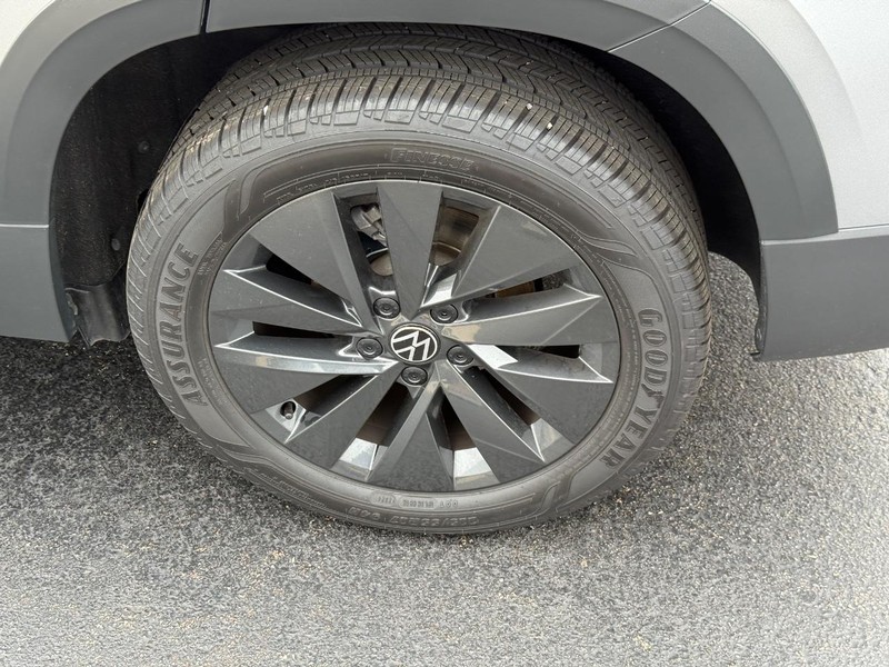 Volkswagen Taos Vehicle Image 7
