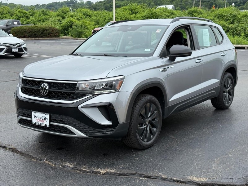 Volkswagen Taos Vehicle Image 8