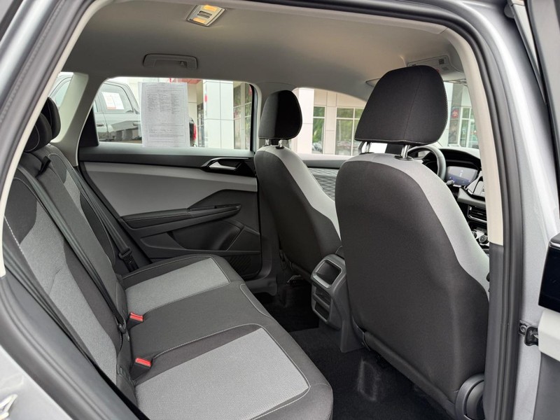 Volkswagen Taos Vehicle Image 10