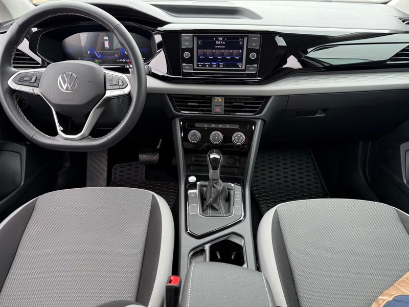 Volkswagen Taos Vehicle Image 11