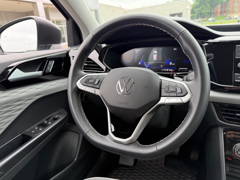Volkswagen Taos Vehicle Image 12