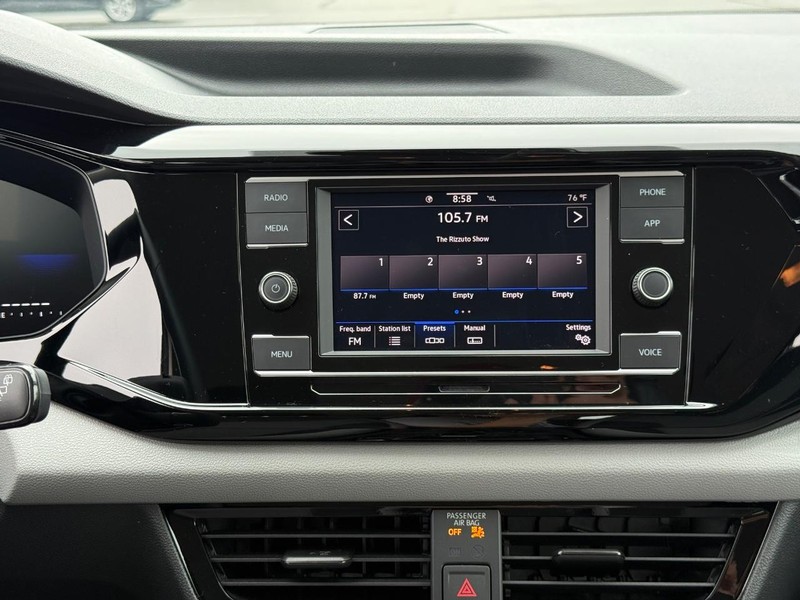 Volkswagen Taos Vehicle Image 13