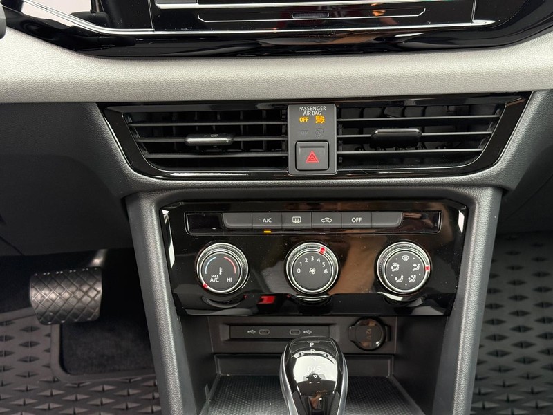 Volkswagen Taos Vehicle Image 14