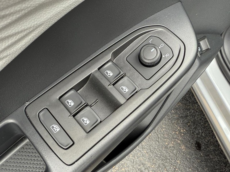Volkswagen Taos Vehicle Image 15