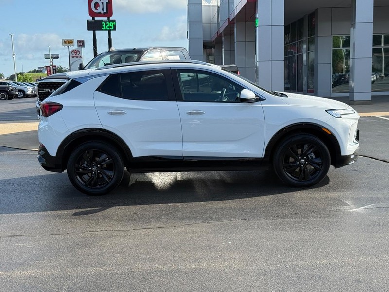 Buick Encore GX Vehicle Image 2