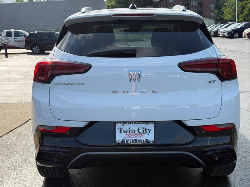 Buick Encore GX Vehicle Image 5