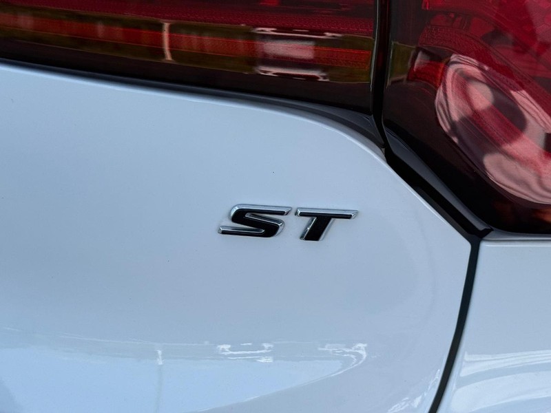 Buick Encore GX Vehicle Image 6