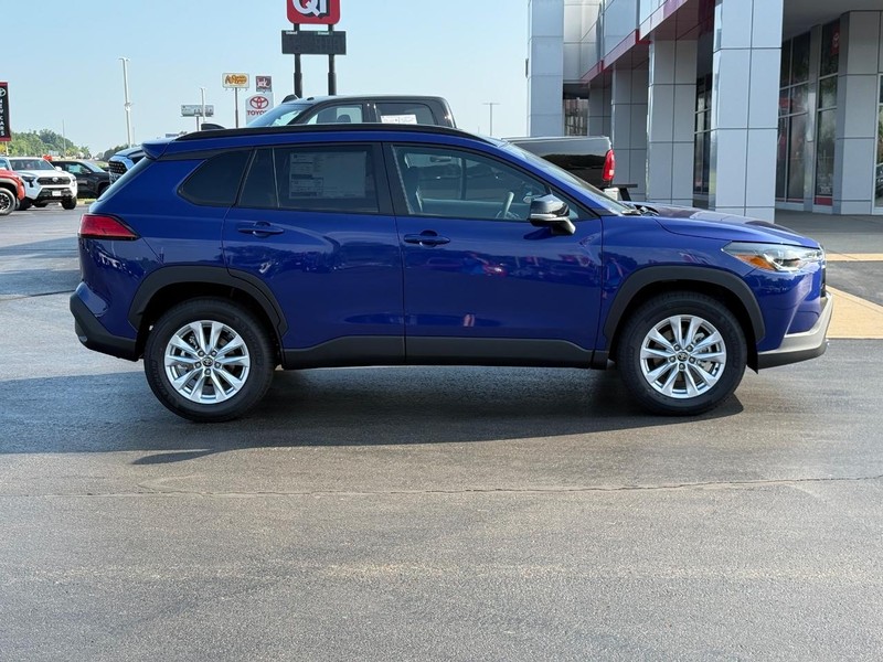 Toyota Corolla Cross Vehicle Image 2