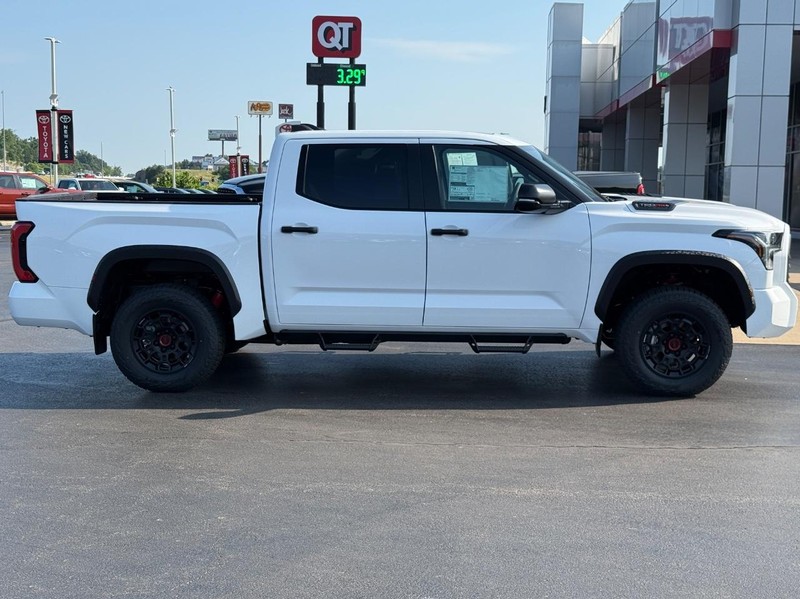 Toyota Tundra 4WD Hybrid Vehicle Image 2