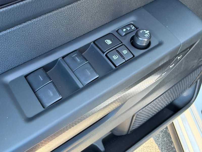 Toyota Tundra 4WD Hybrid Vehicle Image 9