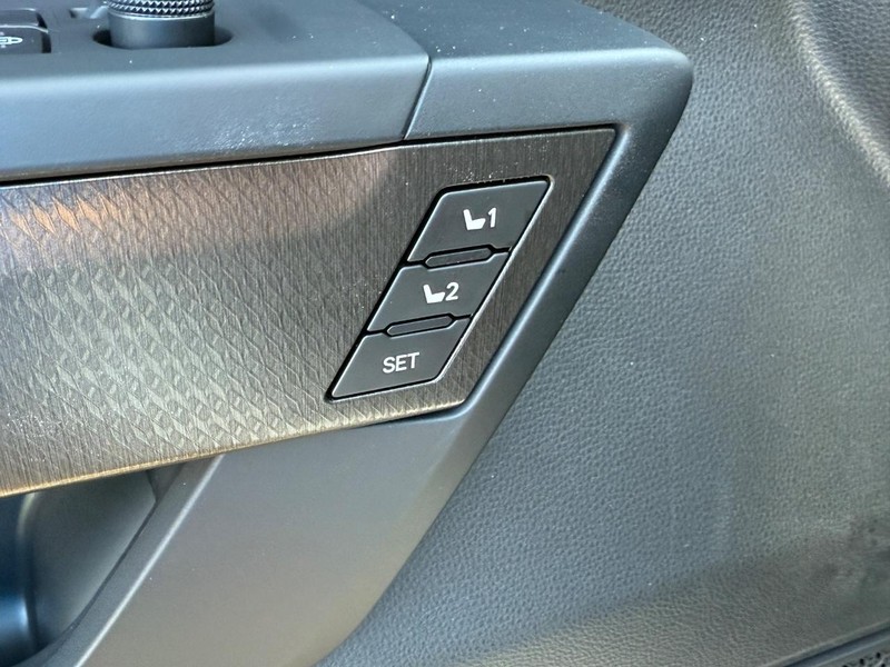 Toyota Tundra 4WD Hybrid Vehicle Image 10
