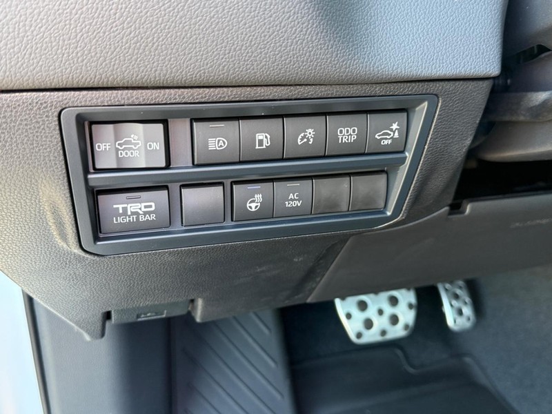 Toyota Tundra 4WD Hybrid Vehicle Image 12