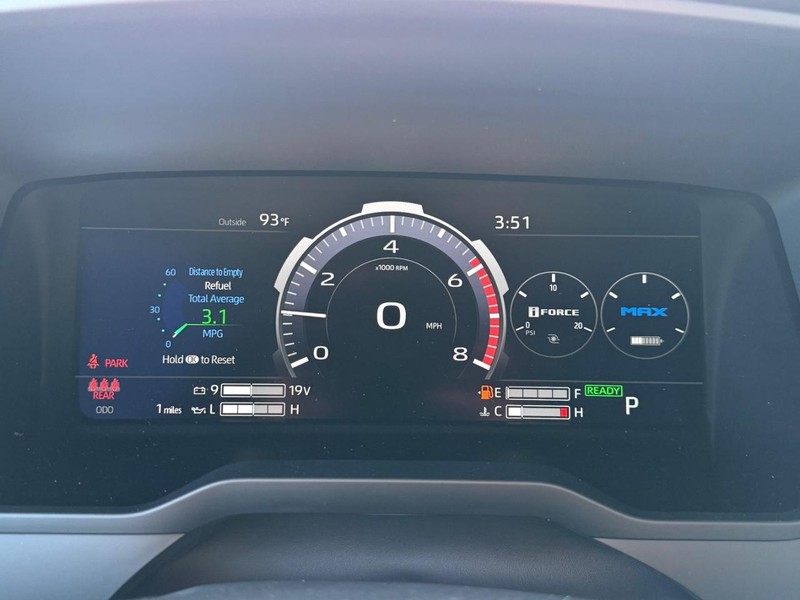 Toyota Tundra 4WD Hybrid Vehicle Image 15