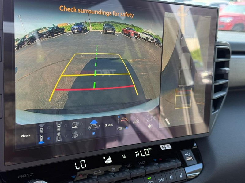 Toyota Tundra 4WD Hybrid Vehicle Image 16