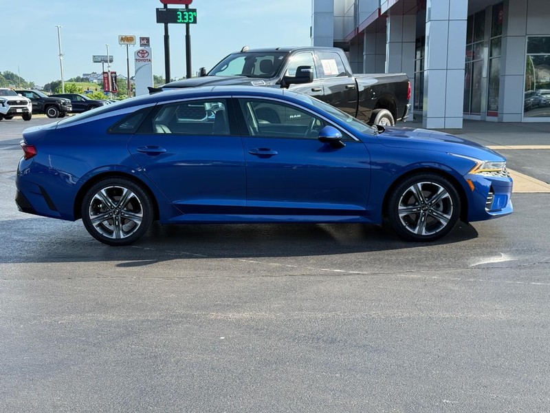 Kia K5 Vehicle Image 2