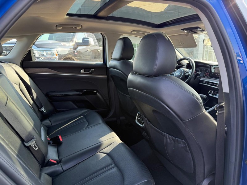 Kia K5 Vehicle Image 10
