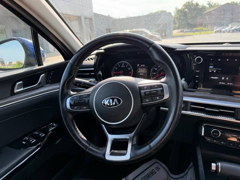 Kia K5 Vehicle Image 12