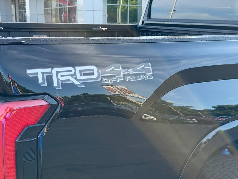 Toyota Tundra 4WD Hybrid Vehicle Image 5