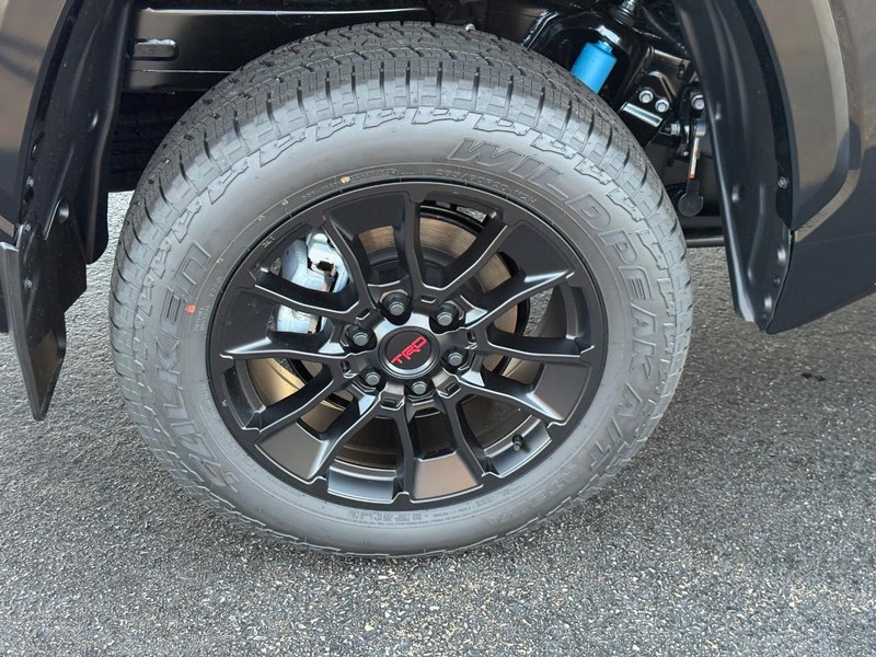 Toyota Tundra 4WD Hybrid Vehicle Image 6