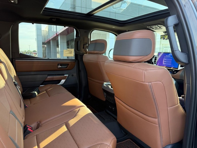 Toyota Tundra 4WD Hybrid Vehicle Image 8