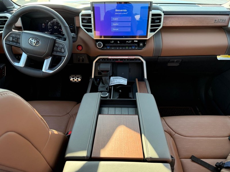 Toyota Tundra 4WD Hybrid Vehicle Image 9