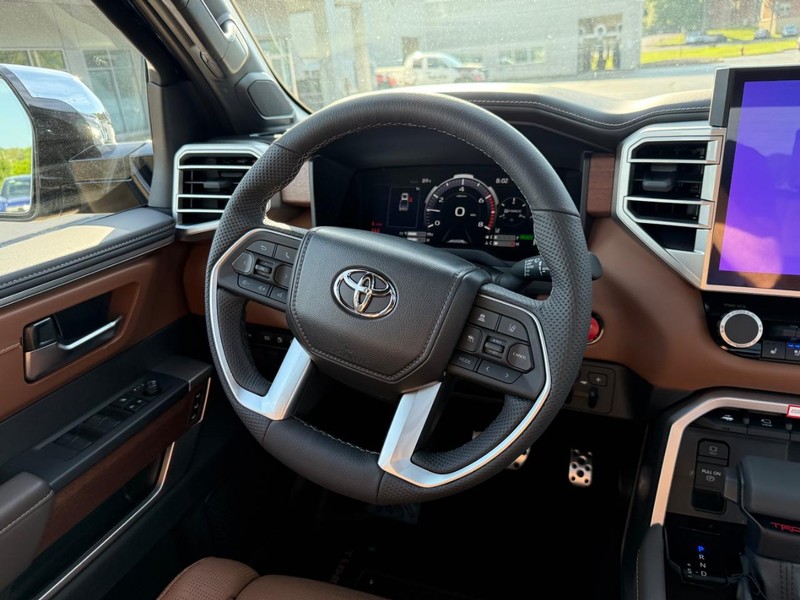 Toyota Tundra 4WD Hybrid Vehicle Image 10