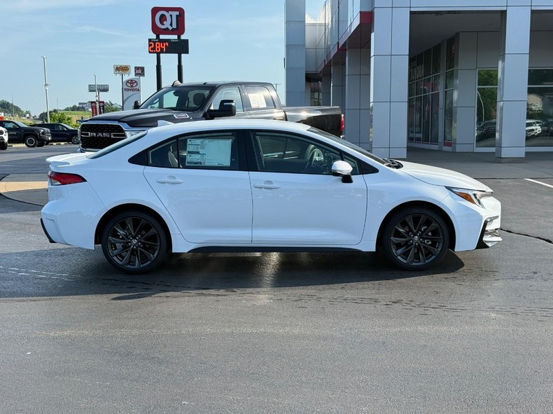 Toyota Corolla Vehicle Image 2