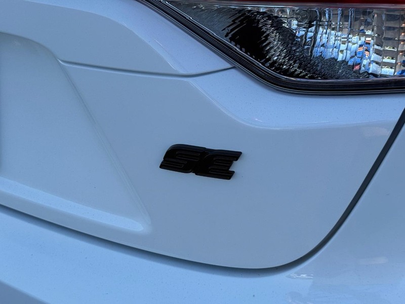 Toyota Corolla Vehicle Image 4