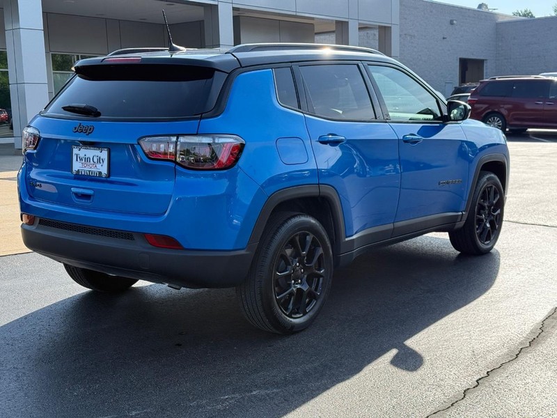 Jeep Compass Vehicle Image 3