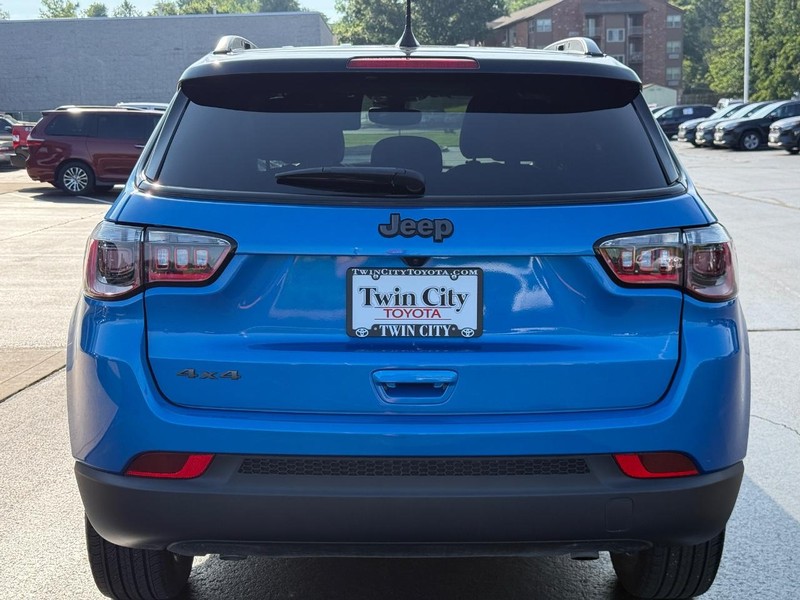 Jeep Compass Vehicle Image 5