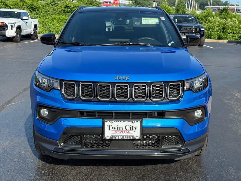 Jeep Compass Vehicle Image 9