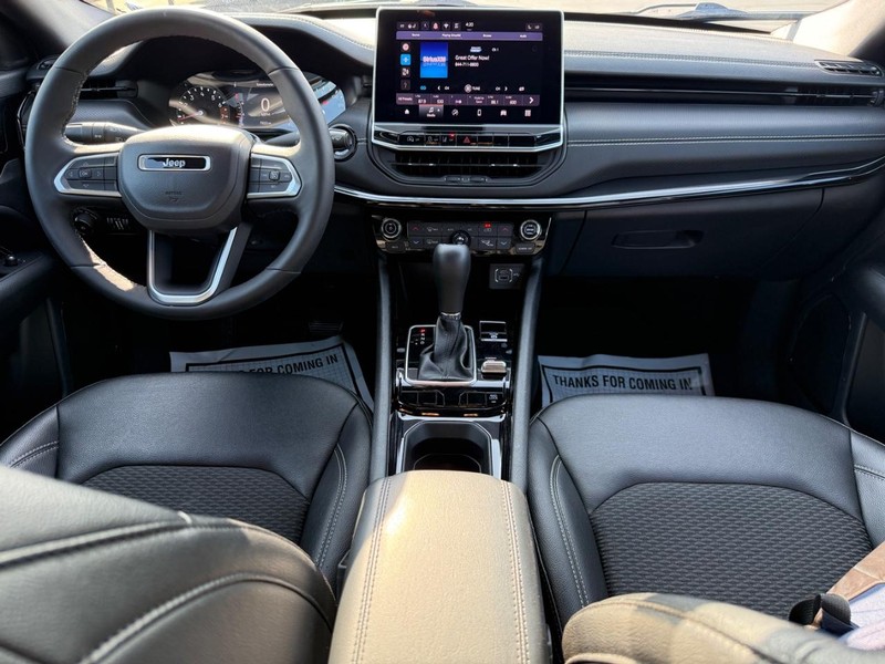 Jeep Compass Vehicle Image 11