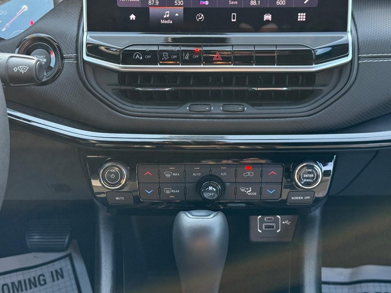 Jeep Compass Vehicle Image 14
