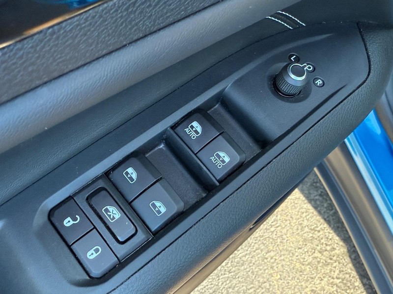 Jeep Compass Vehicle Image 15