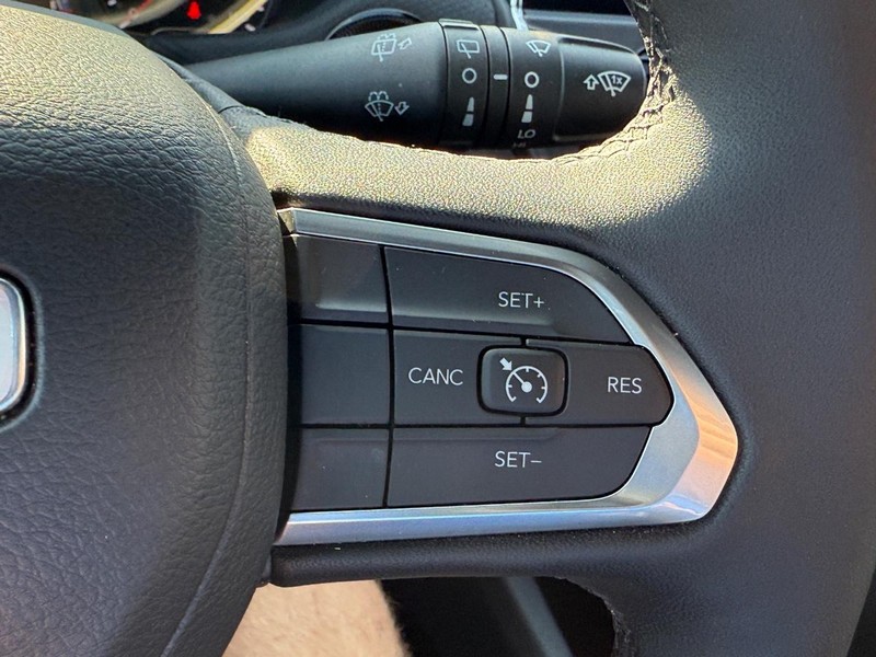 Jeep Compass Vehicle Image 18