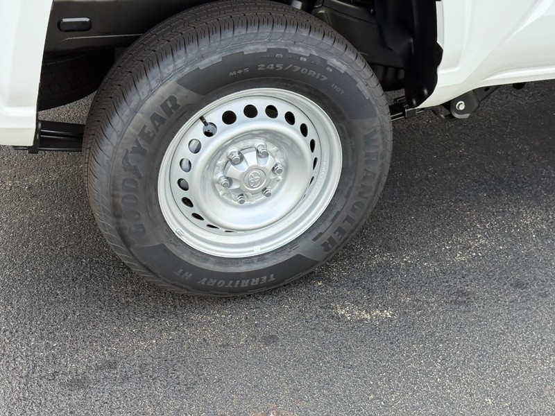 Toyota Tacoma 2WD Vehicle Image 4