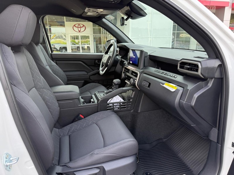Toyota Tacoma 2WD Vehicle Image 5