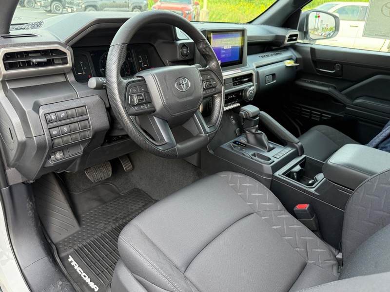 Toyota Tacoma 2WD Vehicle Image 6