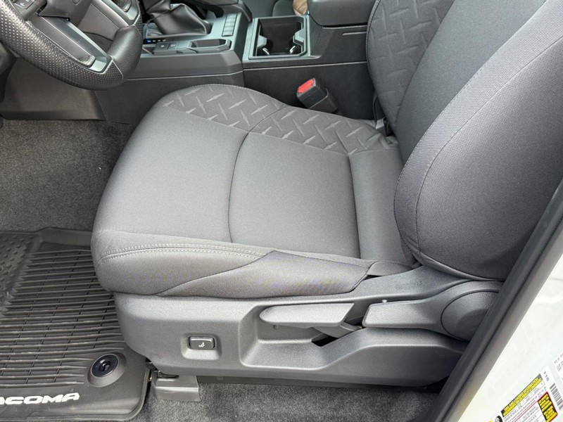 Toyota Tacoma 2WD Vehicle Image 8