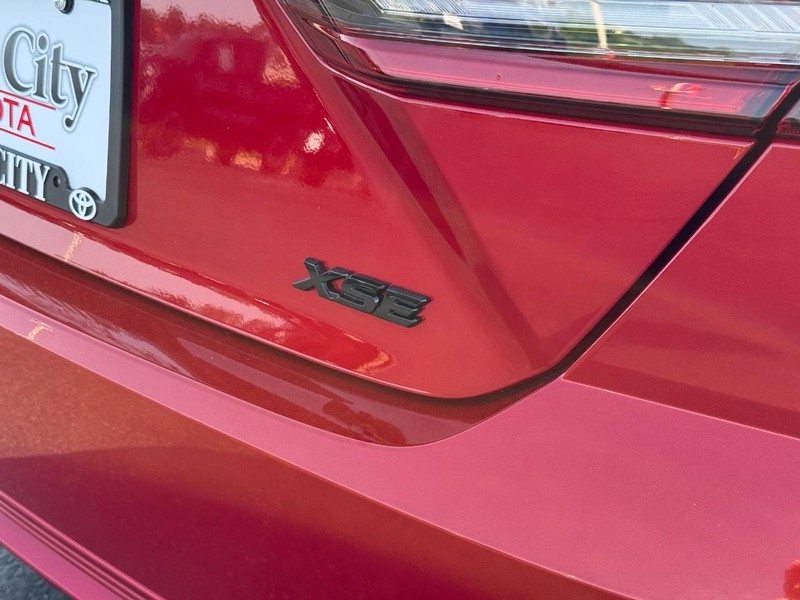 Toyota Camry Vehicle Image 4