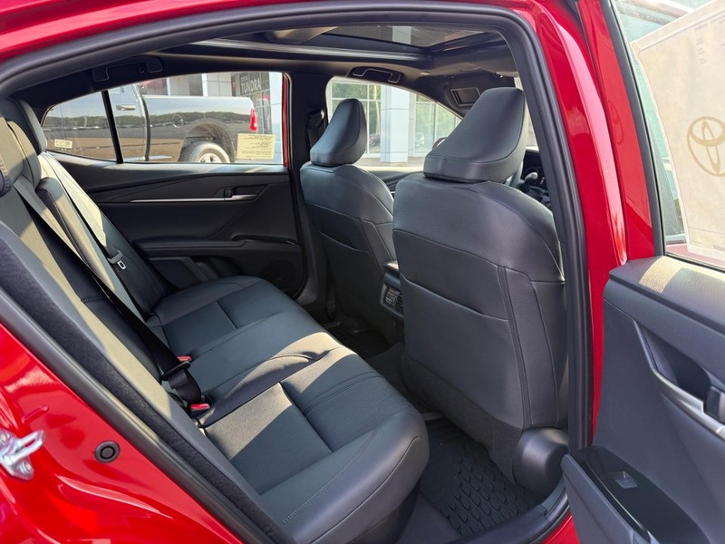 Toyota Camry Vehicle Image 6
