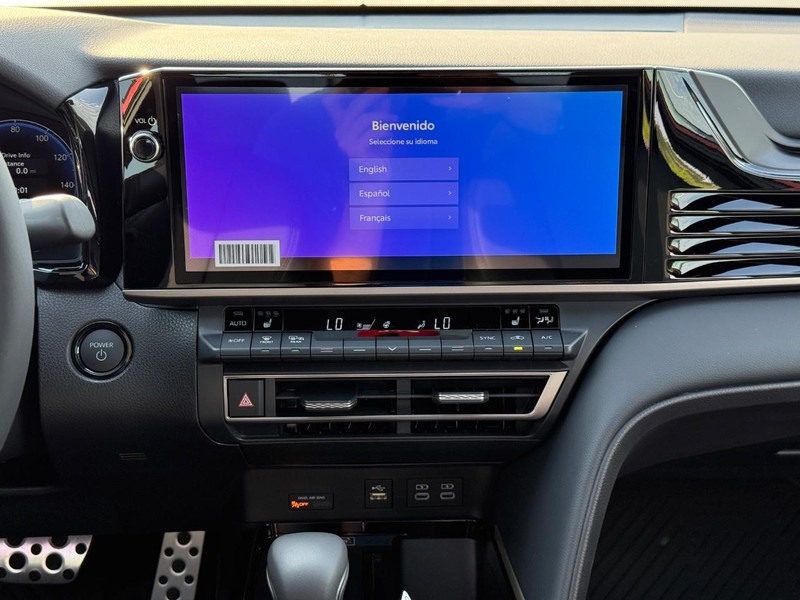 Toyota Camry Vehicle Image 9