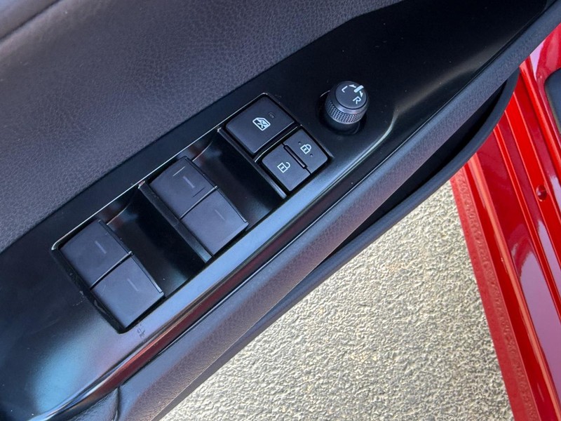 Toyota Camry Vehicle Image 10