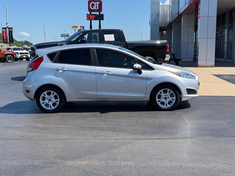 Ford Fiesta Vehicle Image 2