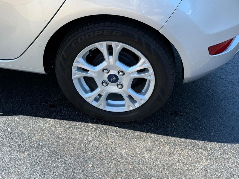 Ford Fiesta Vehicle Image 7