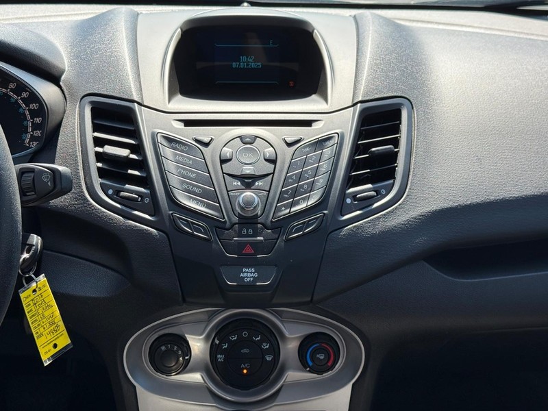 Ford Fiesta Vehicle Image 13