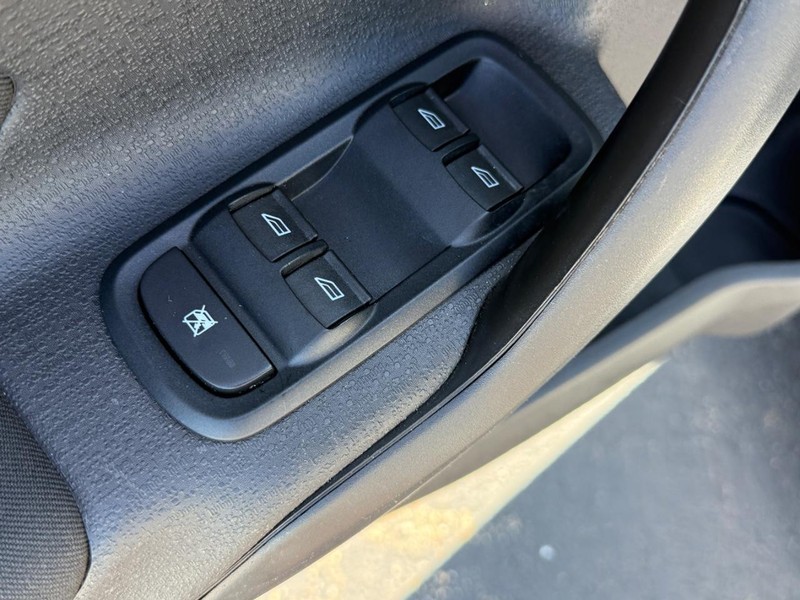 Ford Fiesta Vehicle Image 14
