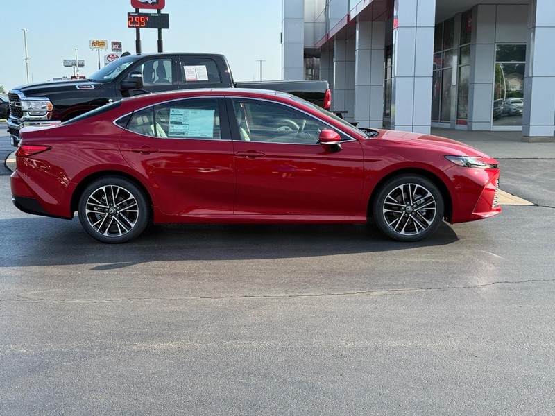 Toyota Camry Vehicle Image 2