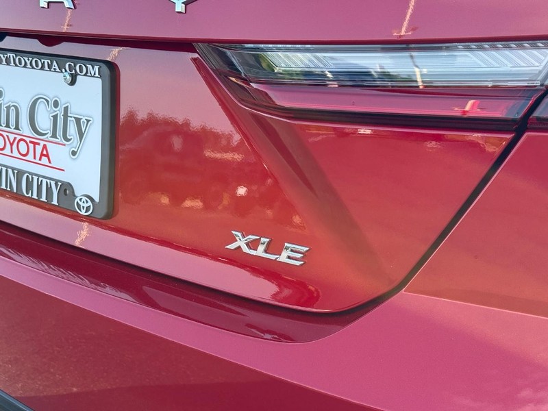 Toyota Camry Vehicle Image 4