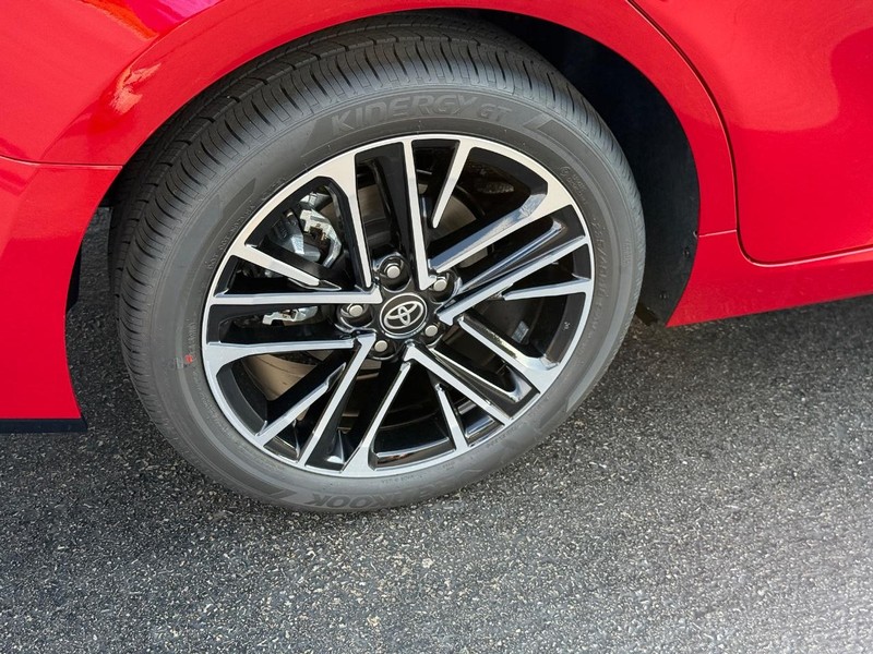 Toyota Camry Vehicle Image 5